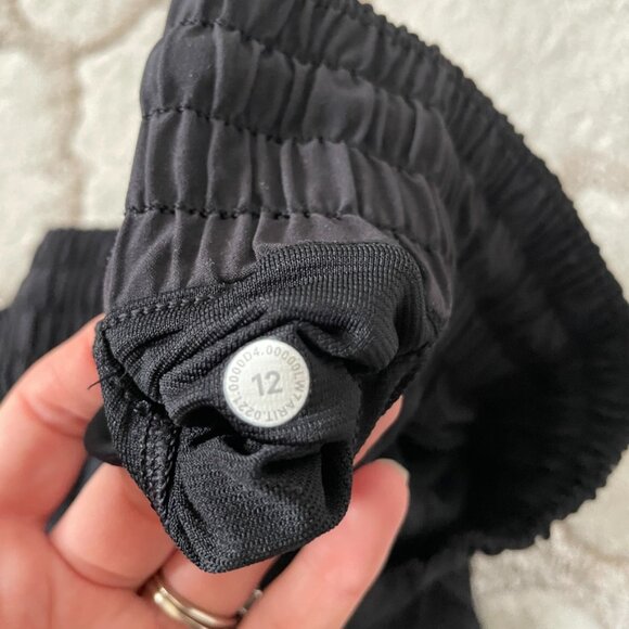 Lululemon Hotty Hot Shorts 4" Black Size 12 - Picture 10 of 10